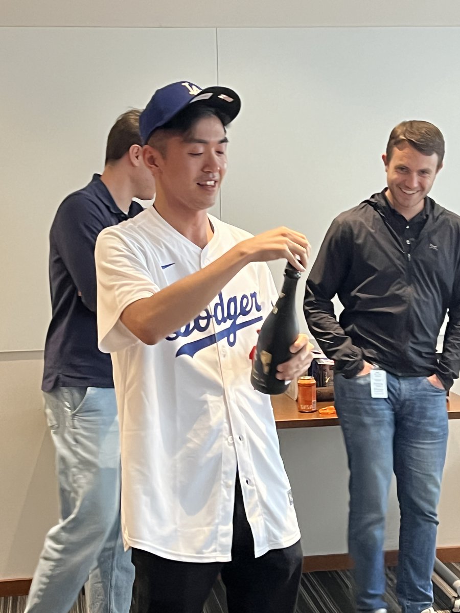 After a fantastic thesis defense, many congratulations to @keigotakahashi6 MD PhD! 1st PSDL @WUSTLmed grad student to complete a PhD @WUSTLPeds @MedgenW ! Very well deserved celebration (shame about the jersey, but what else do you give an Ohtani fan!?) @noahs_hope1 @BDSRA