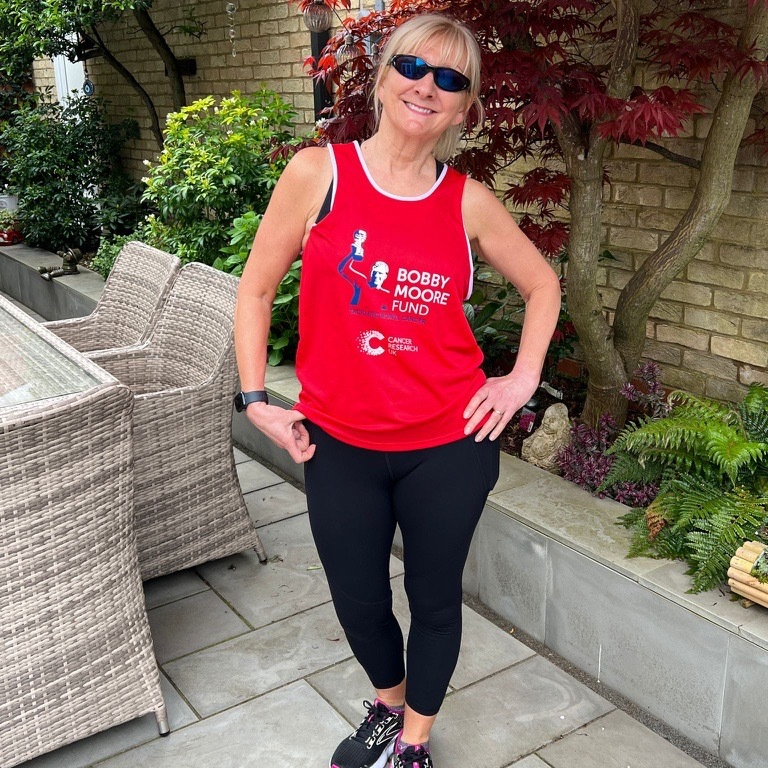 BobbyMooreFund's tweet photo. Congratulations and thank you to Sue Turbutt for completing the @LondonMarathon last weekend in support of our Fund ❤

Sue raised a total of £4,500 which will help us to tackle #BowelCancer and carry out life-saving research.

What's next? #FootballShirtFriday, see you there! 🔥 https://t.co/o2pA6CydYh