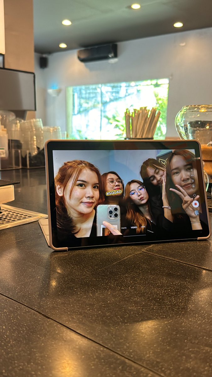 baristamattes🔥 fyi mereka semua gen z kelahiran 2002 😖 pasrab kalo mereka panggil saya "bunda"