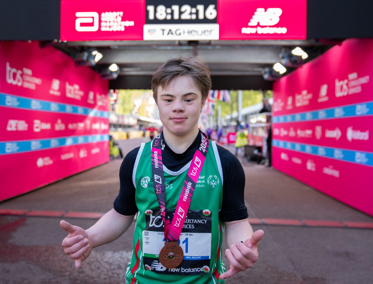 A truly inspirational story 🙏 At this past weekend's @LondonMarathon, 19-year-old Lloyd Martin became the youngest known person with Down's syndrome to complete it 🇬🇧 With his mum as his aide, the teenager finished the 26.2 mile course in 6:46:10 💫 📸 @LondonMarathon