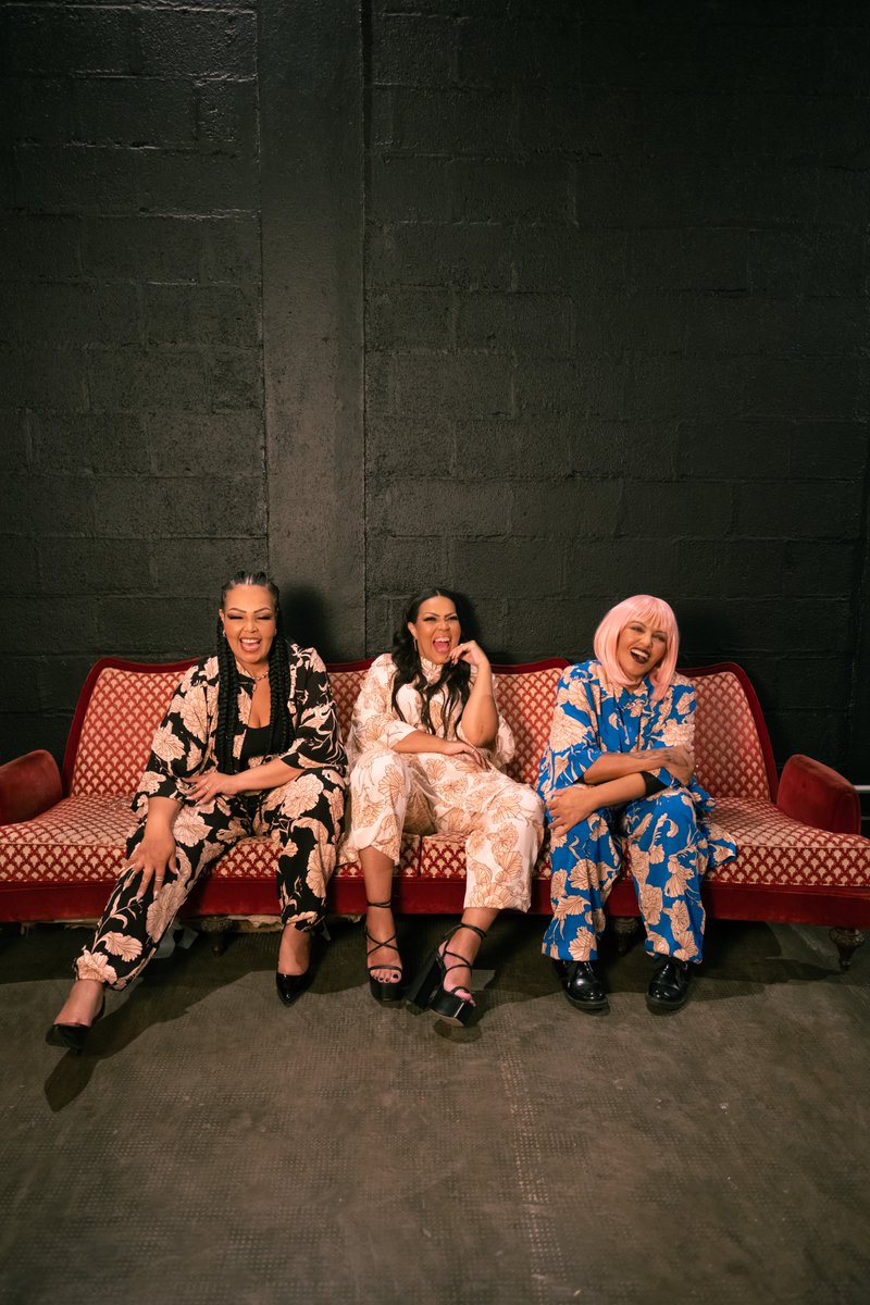 Grande referência do R&amp;B do país, Fat Family, atualmente composto pelas irmãs Suzete Cipriano, Kátia Cipriano e Simone Cipriano, se apresenta em um show com os maiores sucessos de carreira – que nos embalou nos anos 1990 e 2000.

Infos: sescsp.org.br/programacao/fa…

📸 Murilo Amâncio