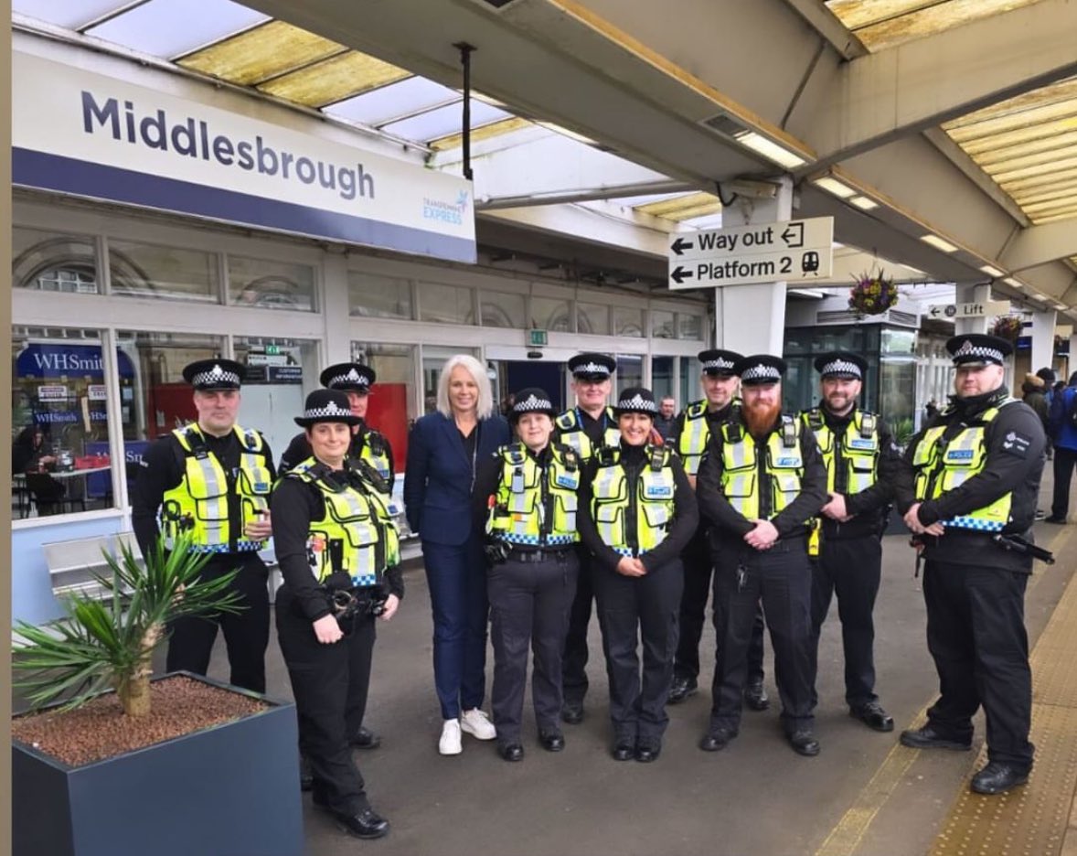 Lovely to see the @BTPChief yesterday in #Middlesbrough before she headed off to @BTPTyneWear. 👮‍♀️