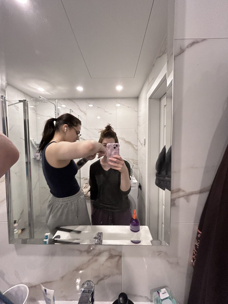 Послезавтра на стрижку
 Ну а сегодня стригусь дома