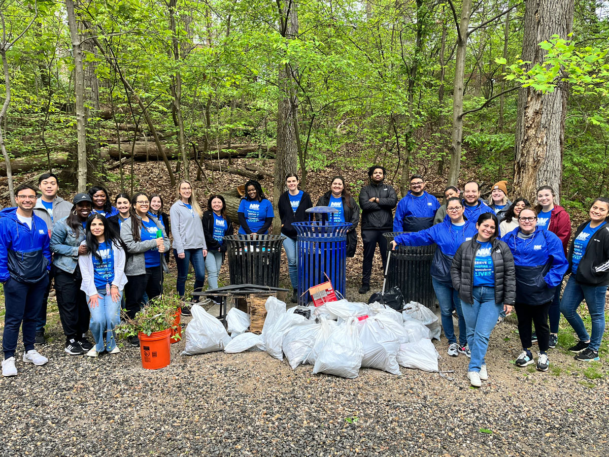 Our Emerging Professionals helped @EcoActionArl with park clean up and invasive plant removal as part of the Arlington Chamber Volunteer Day. They completed 120 hours of volunteer service in just one day. Thank you EcoAction Arlington and the @Arlvachamber for hosting this event!