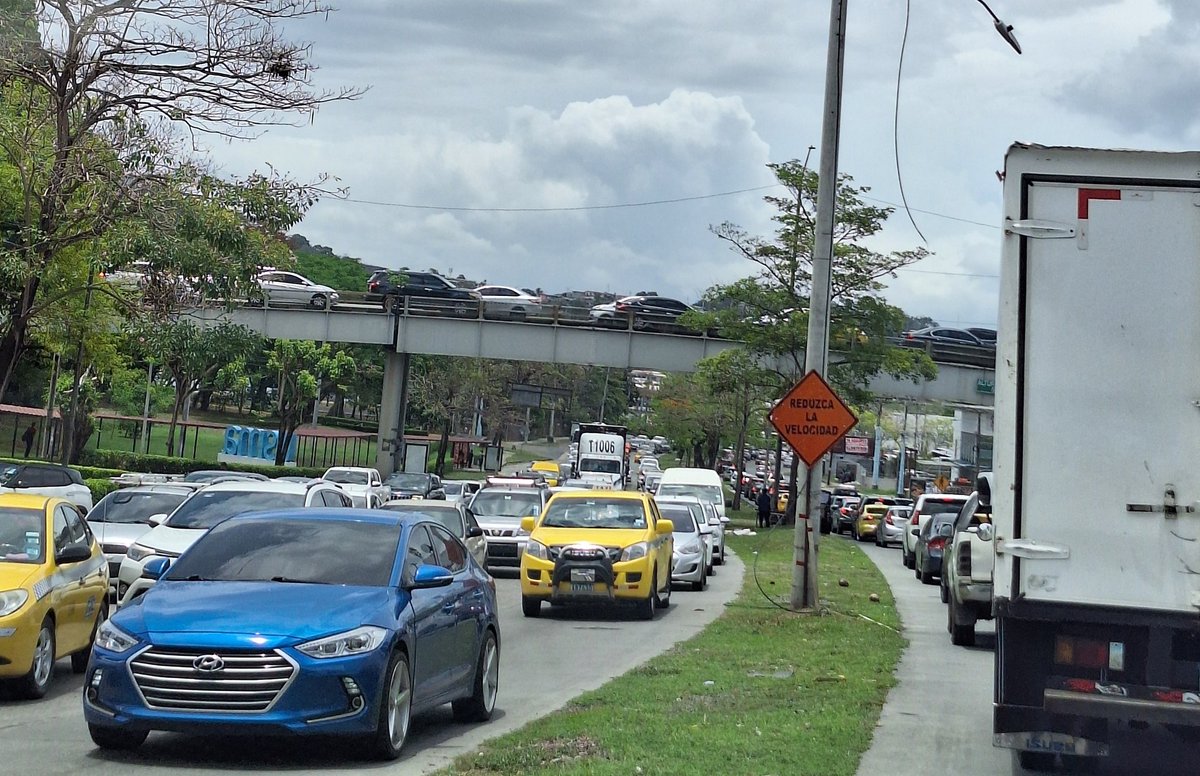 Las áreas cercanas al Estadio Rod Carew, <a href="/AltaplazaMall/">Altaplaza Mall</a> la vía al Centenario, Tumba Muerto, Betania están colapsadas a estas horas <a href="/ATTTPanama/">Autoridad del Tránsito</a> @ProtegeryServir será que mandan agentes y ponen orden? <a href="/Traficologo1/">TRAFICOLOGO-1</a> <a href="/TraficoCPanama/">Tráfico Panamá</a>