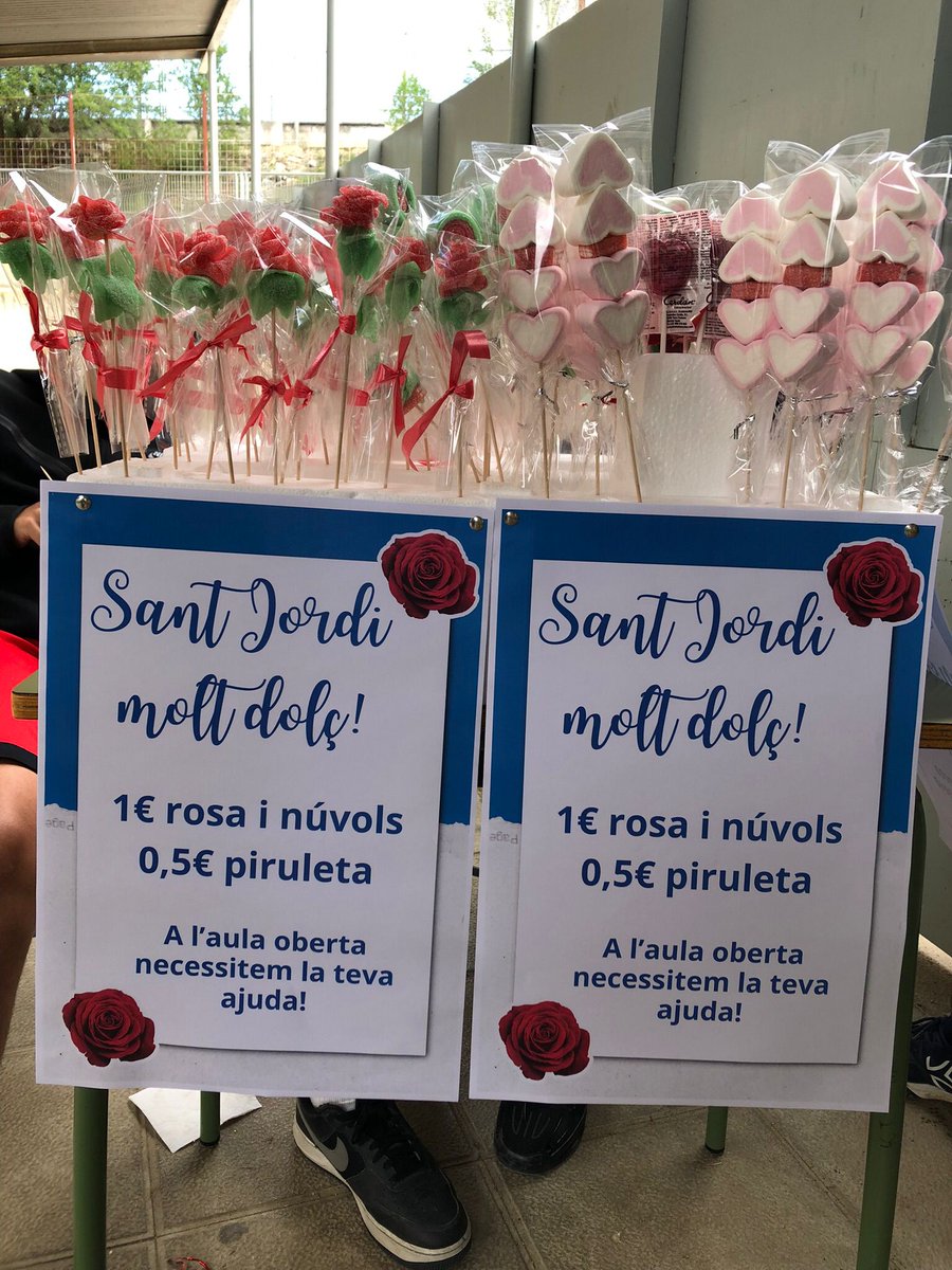 plafarreras's tweet photo. Avui hem celebrat Sant Jordi, enguany centrat en la figura de l'Àngel Guimerà.  Roses, llibres, dolços, tallers temàtics... https://t.co/w4GMjzrX4z