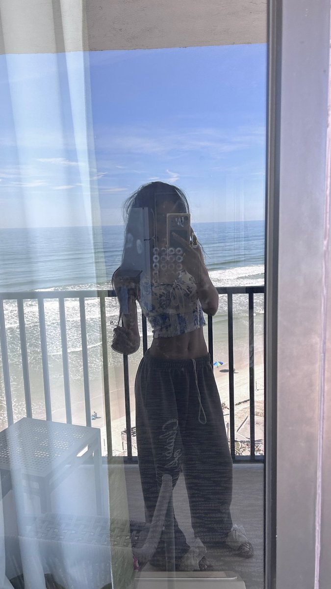 clov33r's tweet photo. pt2🌤️🌴🦩 https://t.co/dg2JYfcsMR