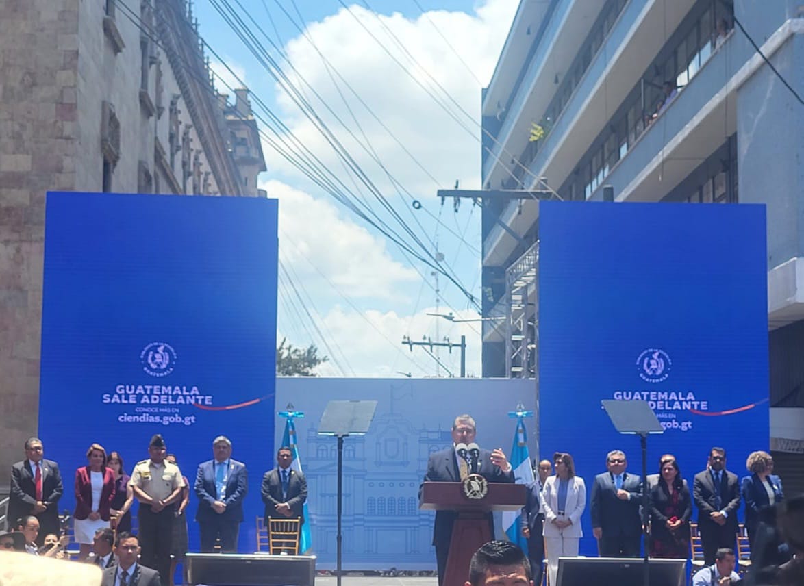 La Embajada del Perú en Guatemala participa a la sociedad civil que funcionarios diplomáticos peruanos participaron en la ceremonia del Informe Presidencial '100 días cambiando el país' referidos a los avances del gobierno del señor Presidente Arévalo.