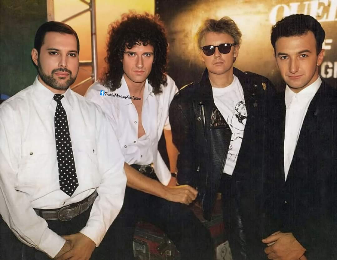 #Queen 💖💖💖💖
uring the filming of the video 'I Want It All'. 
Elstree Studio  Borehamwood, UK. April 22, 1989