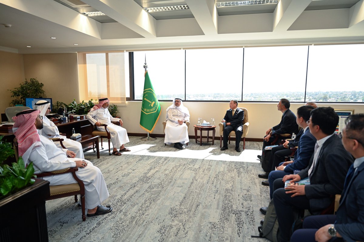 We welcomed a delegation from Nanjing University of Science and Technology, led by Vice President Mr. Xu Baitao. They met with Dr. Muhammad Al-Saggaf, the President of #KFUPM, to explore potential collaborations between the universities and identify opportunities for the students