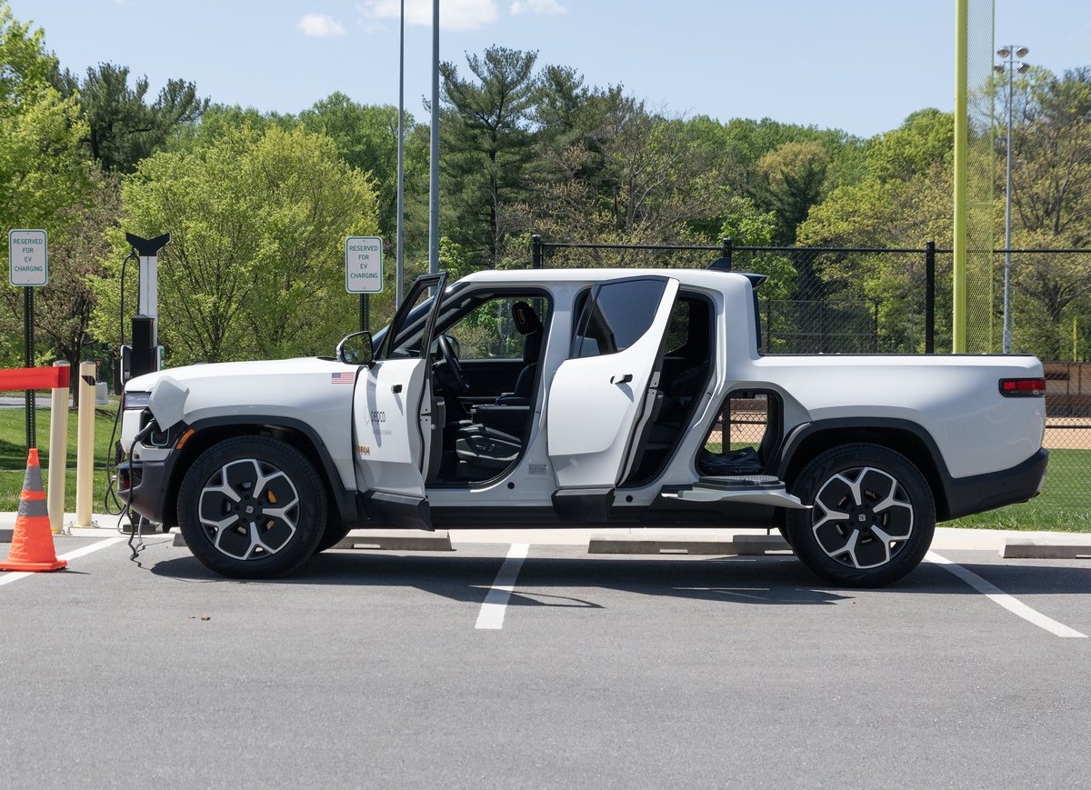 It was a fantastic Earth Day at the ribbon-cutting for Pepco's newest EV charger at Wheaton Regional Park! It's an exciting step towards a greener future in Montgomery County. Great to see our community leading the way in sustainability! More images: ow.ly/R9QU50RmbxJ