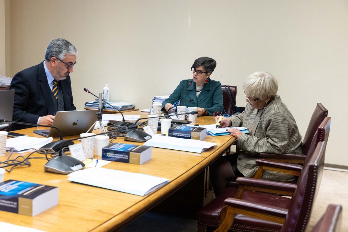 📌 Esta mañana el Director General <a href="/rodrigomora/">Rodrigo Mora</a> expuso en Comisión de Constitución del <a href="/Senado_Chile/">Senado Chile</a> que aborda el proyecto de ley que crea Servicio Nacional de Acceso a la Justicia y Defensoría de las Víctimas, donde se desarrolla su tramitación legislativa general en 2º trámite