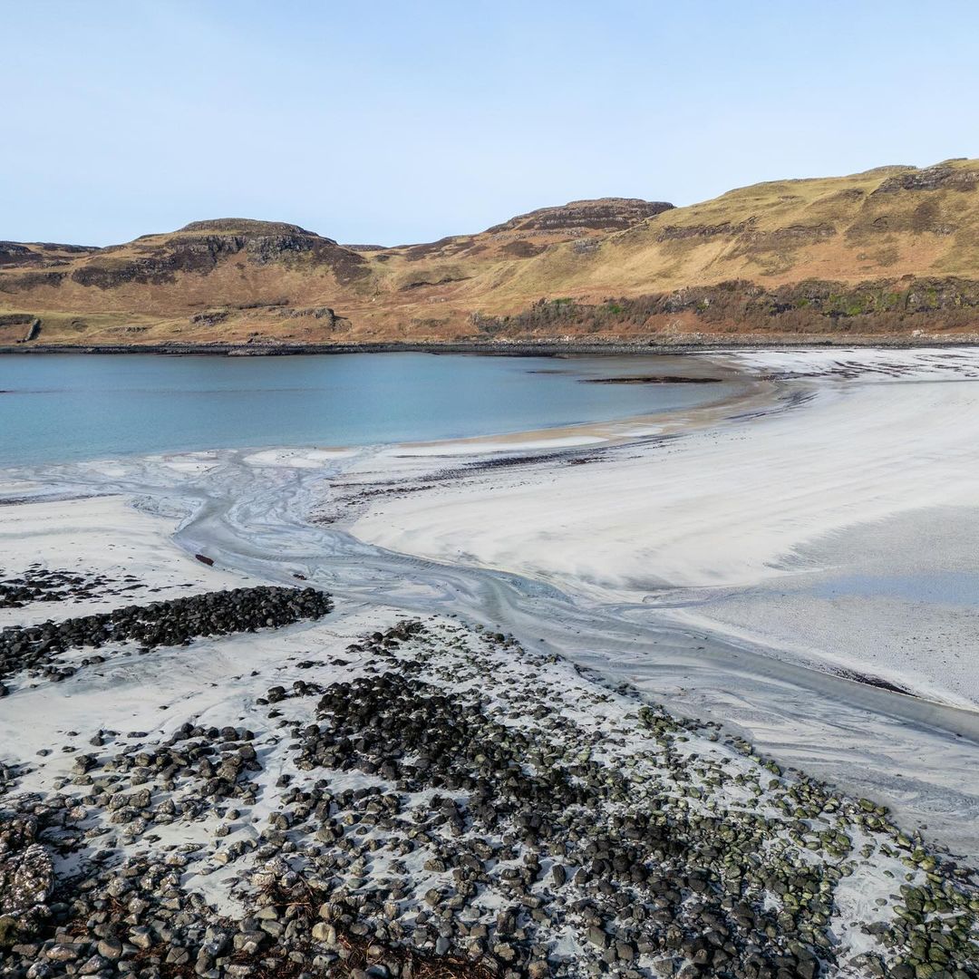 Calgary #Beach on #Mull is a haven of white shell sand and blue sea, a picture perfect impression of what a beach in the #Hebrides looks like. 🌊💙 📷 Beautiful shots by @Treshnish Here are 5 other beautiful beaches on #Mull👇 hubs.li/Q02sF_C10 #WildAboutArgyll