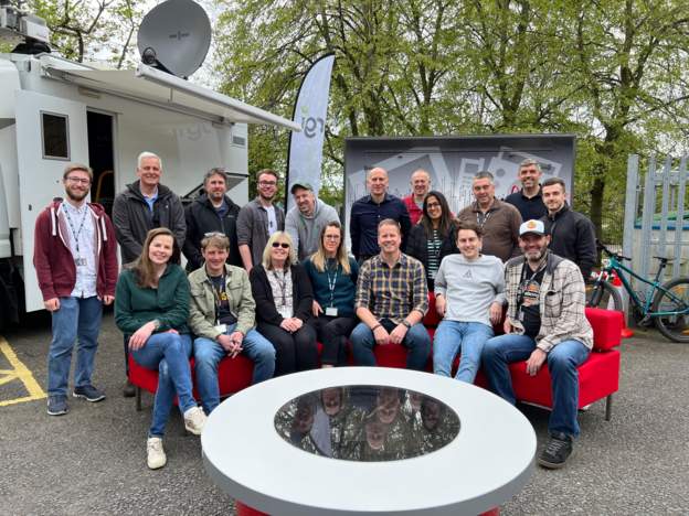 solo16uk's tweet photo. What a cracking outside 'green' cast from @BBCSouthNews tonight. Really creative, informative and slick...Well done @coastertouring, @AnjanaGadgil, @KatharineDC, @AlexisGreenTV, @LewisCoombes, #BBCSouth #ClimateCrisis https://t.co/XJSYKZVHvl