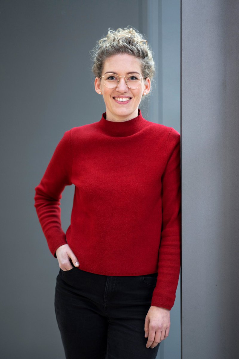 FAMELAB BASEL JUDGES! 🥳 
Dr. Christine Blume is a sleep researcher at the Centre for Chronobiology of the University of Basel and the UPK Basel. She is also a very experienced science communication enthusiast and co-hosts the podcast “Über Schlafen” on Deutschlandfunk Nova.