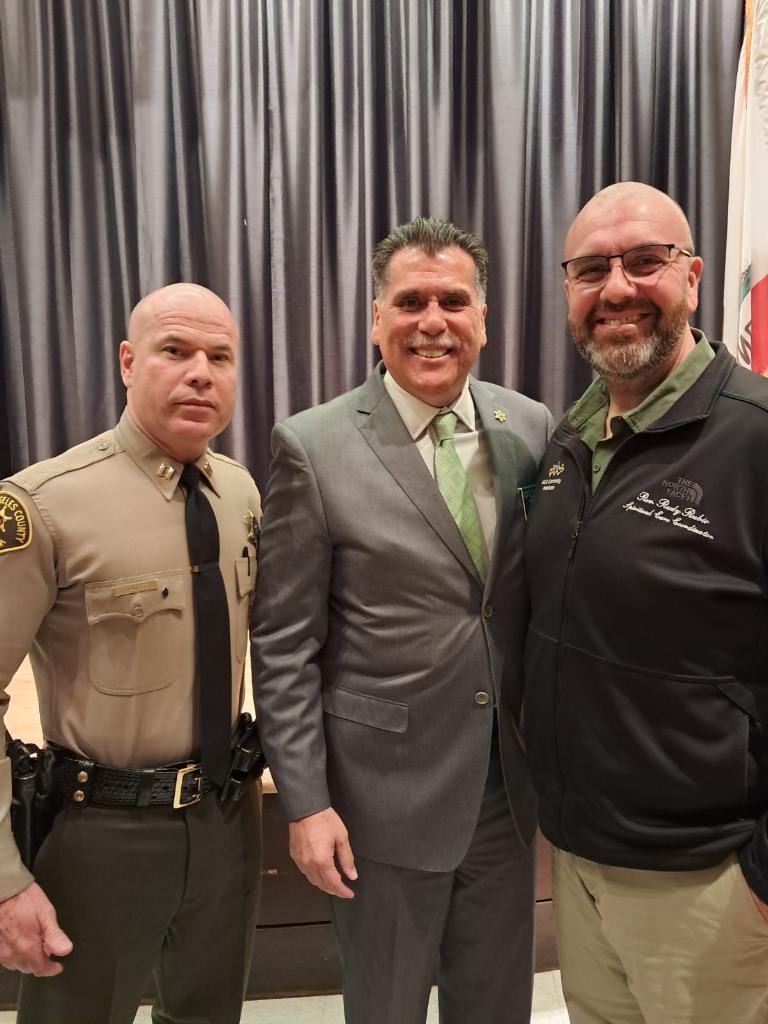 RevRudyRubio's tweet photo. Thankful for Sheriff Robert Luna coming out to talk with our community this morning! Always pray for law enforcement! #HoodGrace #ReformedChurchLA #MLKCH #RCLA https://t.co/pNIMO5K8B7
