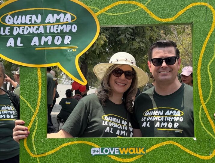 IgrejaUniversal's tweet photo. A 8ª Caminhada do Amor, com tema “Quem ama, tira tempo para o amor”, atraiu 245 mil pessoas em 85 países. Em SP, evento levou 12 mil ao Parque Villa-Lobos, onde o diálogo ajudou a aprofundar laços. Renato e Cristiane Cardoso, do @TheLoveSchoolTV, apresentaram o programa do local. https://t.co/tnsTXDuiwg