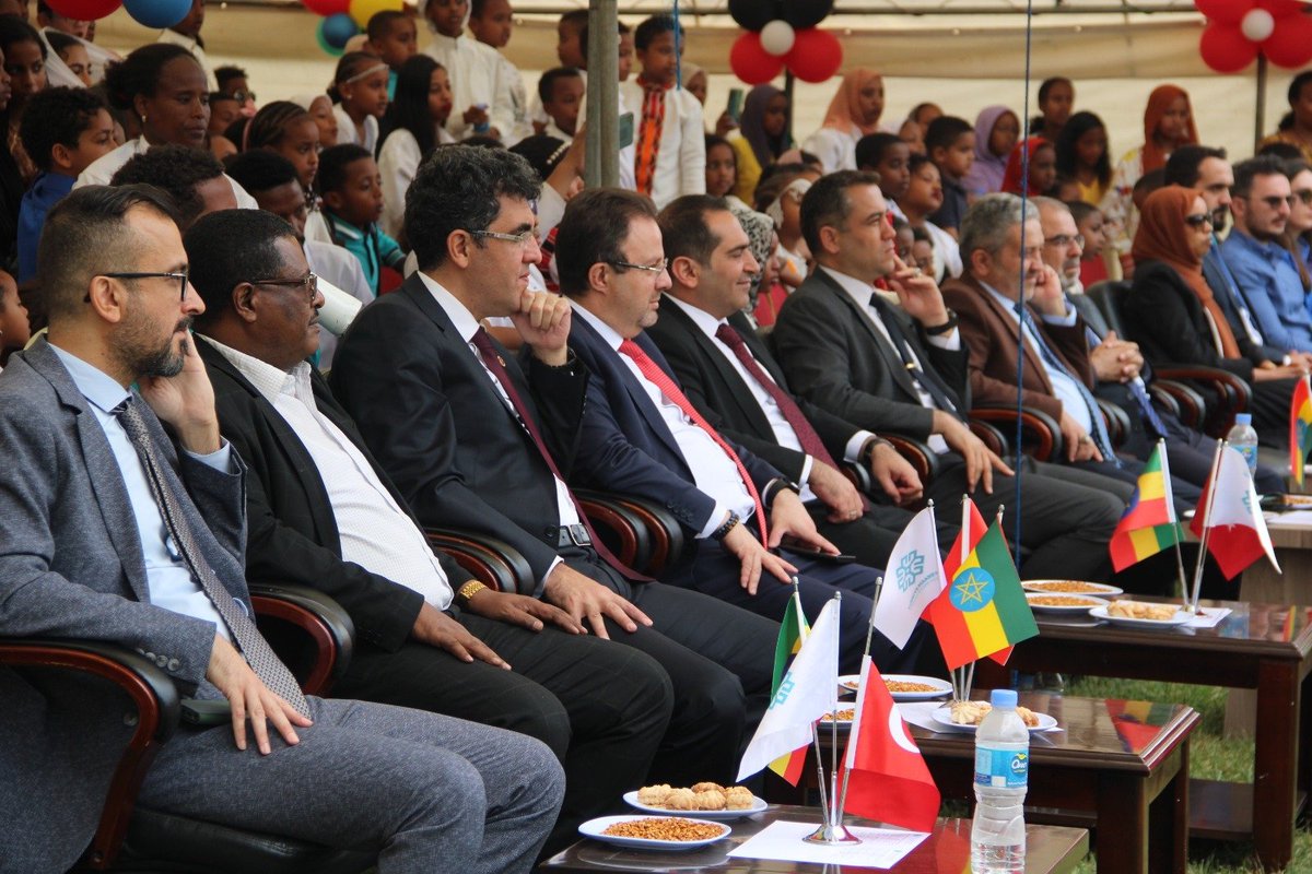 ETmaarif's tweet image. As #IMSE we celebrated the #23April National Sovereignty and Children's Day. We commemorated the 104th anniversary of #23April with the presence of the Honorable Turkish Ambassador to Ethiopia, Mr. Berk Baran, other esteemed guests, &amp;amp; our school community from all branches🎉🎆🎇