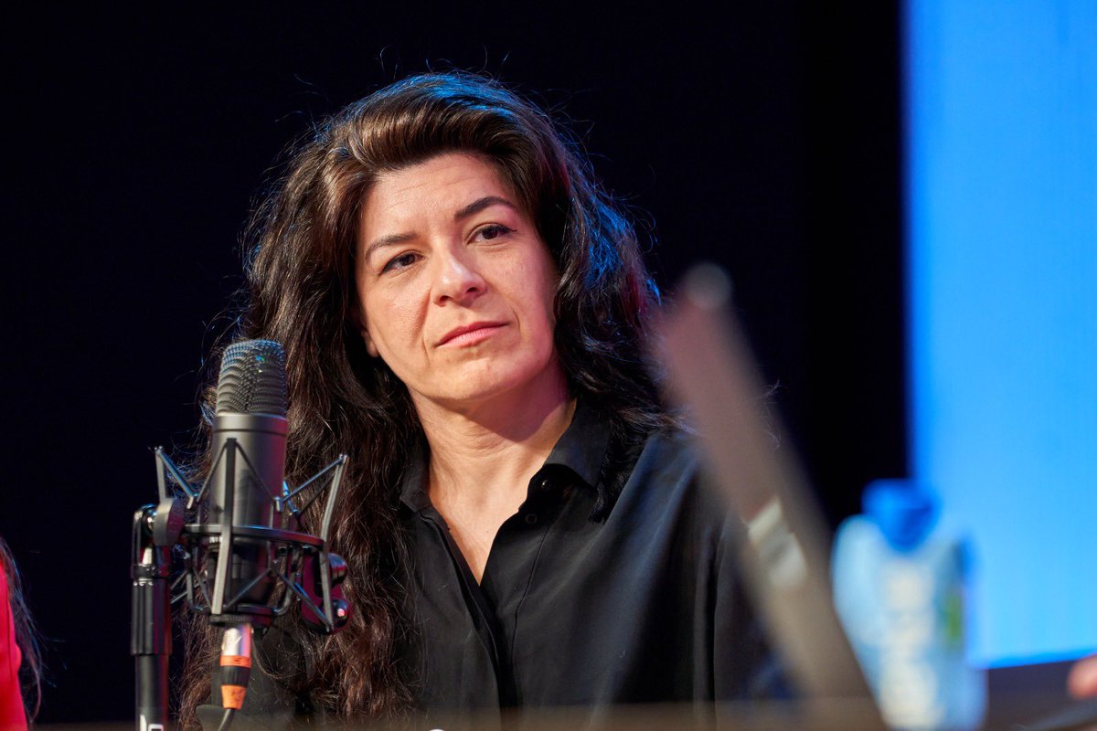 @estherrebollo @estherpinedag Estamos en la grabación de @SaldremosMejor (@PodiumPodcast).
🗣️ Con @InesRisotas y Nerea Pérez de las Heras.
👥 Invitadas: Sandra Gallegos y Esther Pineda.