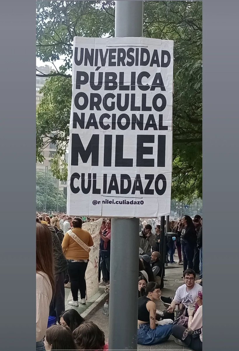 rocio22dm's tweet photo. #MarchaUniversitaria #23ATodosALasCalles https://t.co/qwD39NmX1J