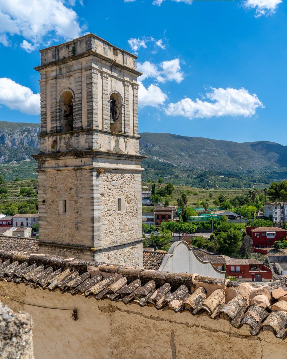 Nos vamos de excursión a #Planes 🎒🌿 para visitar su Gorg del Salt 💦, el Barranco de la Encantada 🏞 y sus calles con encanto ⛪️. ¿Te apuntas al plan? - #CostaBlanca