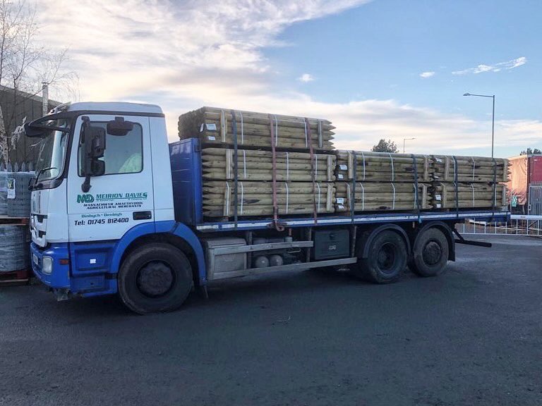 meiriondaviesco's tweet photo. They never stop! 🚛 
Delivering Fencing materials,Feed,Seed,Fertiliser &amp; Wrap all across North Wales, Cheshire &amp; Lancashire!
Contact us for prices
📞 01745 812400 
#agri365  #agrimerchant #farmlife #northwales #lorryspotting #condonengineering https://t.co/0Xo2B7UTly