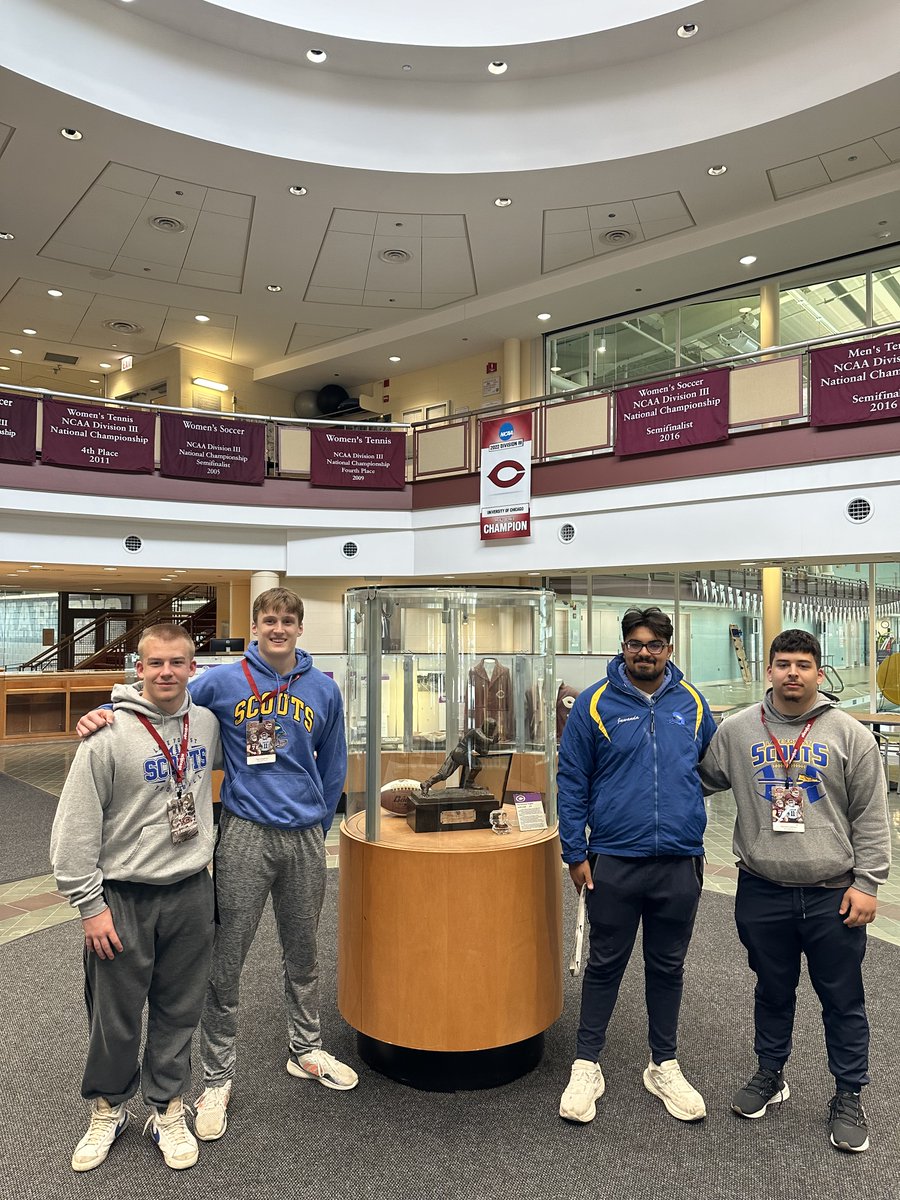 Had a great time at the @UChicago junior day with @SomozaMatthew @ArjJawanda @Fgood36 Big thanks to the coaching staff for inviting us! @CoachMeck71 @Coach_Cheeks @Coach_Mandrews @DeepDishFB @EDGYTIM @scoutsfootball1 @Bryan_Ault @damehova9 @HSFBscout @ExpoRecruits