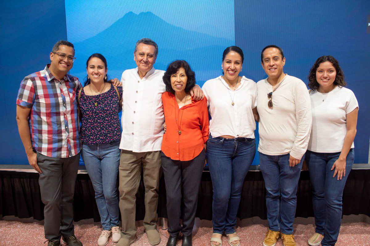 'Nos enorgullece presentar nuestra galería 'Remembranzas de la diáspora salvadoreña en Nuevo León', una ventana que nos lleva a nuestra cultura y esencia salvadoreña y que, por supuesto, queremos compartirla con todos ustedes', indicó el vicecónsul, Jhony Rivera.