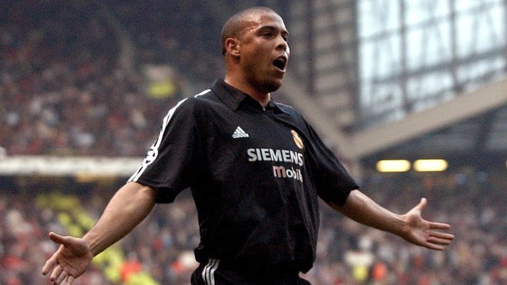 TheFootyLibrary's tweet photo. 📅 #OnThisDay in 2003, Ronaldo earned himself a standing ovation at Old Trafford by scoring a hat-trick in the Champions League.

📙 @winkveron’s “Phenomenon” walks readers through the highs and lows of Ronaldo’s rollercoaster career. https://t.co/5nYHSHgSGF