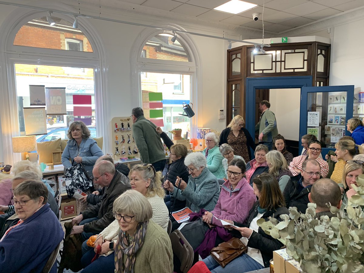 Fantastic first author event at our new local bookshop, #FirstDraftBooks! Stephanie Austin talked about her Dartmoor crime novels and the place was packed 💚 #ChooseBookshops