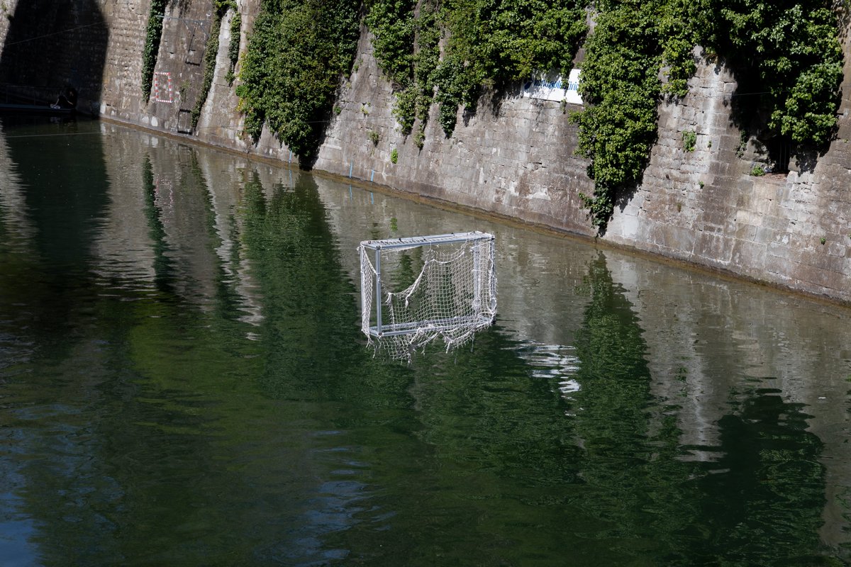 asksixa's tweet photo. Floating goal.

#Zurich #photography #surrealism https://t.co/8OWKINRx4Y