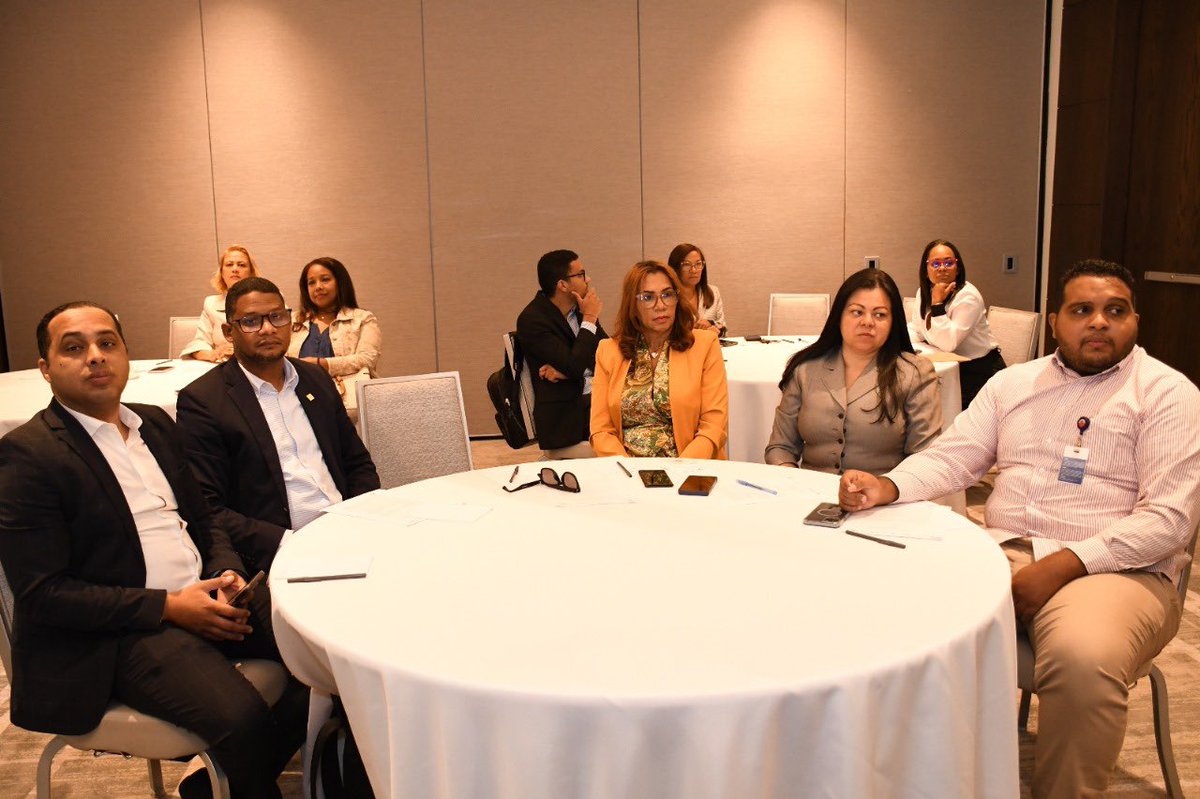 OIT_AmerCentral's tweet photo. Con este taller, #Track4Tip de @UNODC_ROPAN con el apoyo de @MIREXRD, @ProcuraduriaRD, @MTrabajoRD y #ProyectoLazos de #OIT buscan fortalecer las capacidades de los inspectores para mejorar la identificación de las víctimas y fortalecer los mecanismos de remisión de casos. https://t.co/c9HPMslqYl