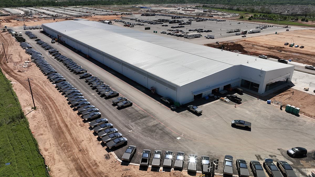 🇺🇸🚗 Tesla увольняет почти 2700 рабочих завода Gigafactory в Остине (штат Техас), где собирают модели Model Y и Cybertruck. Сообщение об увольнениях появилось накануне объявления о квартальной прибыли компании, которая ожидается худшей за семь последних лет. Цена акций Tesla…