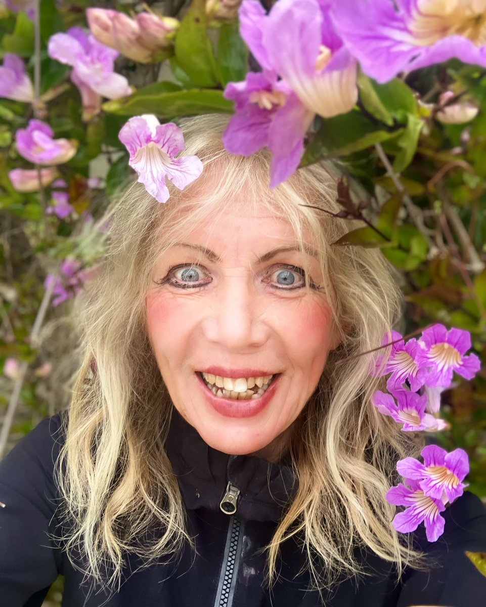 Happy Tuesday my friends! A beautiful 7 miles on the trails with so many flowers! I needed that swim in 60f water, it was so sparkly! 🧜‍♀️ #running #runningpunks #tuesday #California