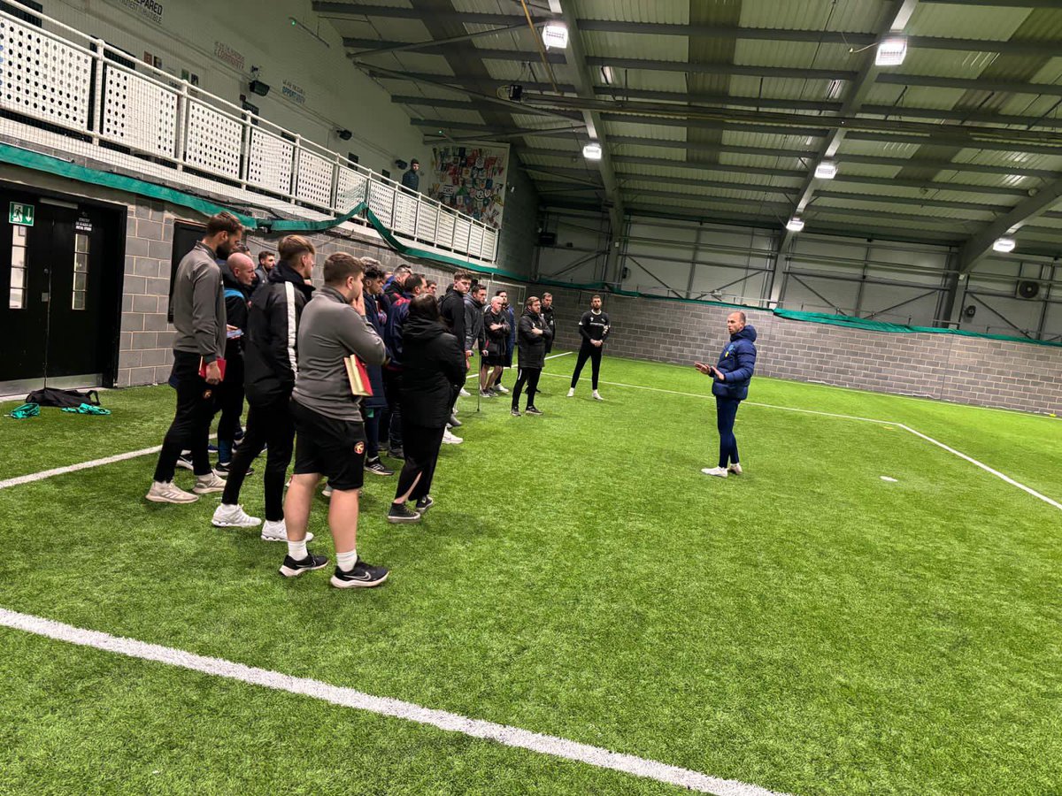 AnthonyWhite91's tweet photo. Huge thanks to @dcfcofficial @Ross_Atkins for hosting last nights GK regional event
👤28 coaches attended from professional and grassroots clubs. 
🧤Defend the Space &amp; Transitional Moments
⚽️ Goalkeepers working out the game - what skills &amp; actions are needed https://t.co/w8S5AjqnSy