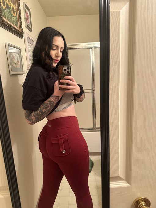 Wow I actually worked out yesterday + new pants https://t.co/pxwIFb8DYD