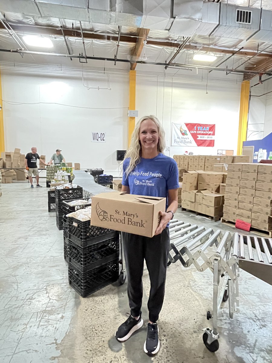 Happy #NationalVolunteerWeek! Shoutout to Tara at St. Mary's Food Bank, a dedicated volunteer and role model. Tara teaches her kids the importance of helping neighbors in Arizona. She says, 'It’s amazing to have the ability to give back to the community.' Thanks, Tara!