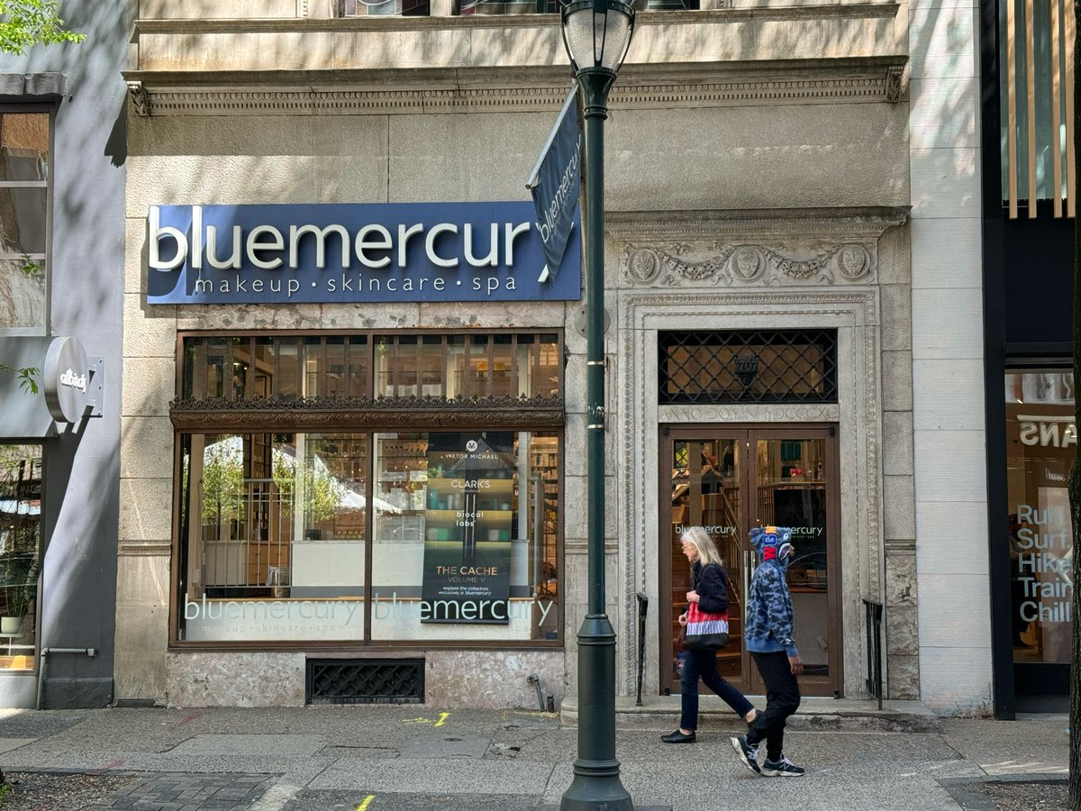 It’s always a good day when one of the most popular stores on Walnut reopens up! @bluemercury is back, baby!