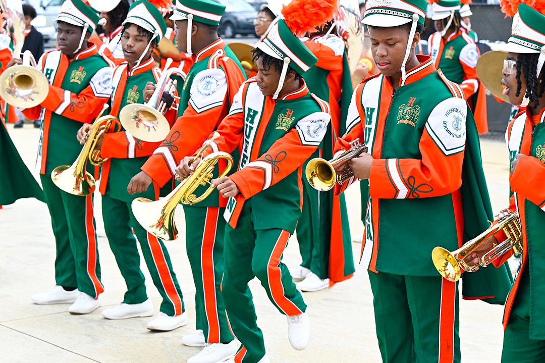 BhamCitySchools's tweet photo. This is how we do #DEGA. The @HHSViks Marching band represented #BCS Sunday at @NASCAR'S #GEICO500. The scholar musicians and auxiliary teams turned up the music and the fancy moves as fans entered the track. Shout out to everyone who made it happen for our students. https://t.co/hsCQxQXM2d