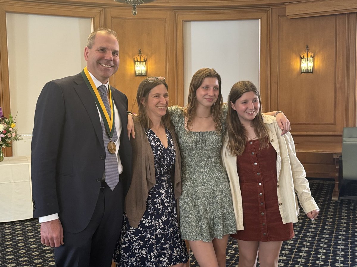 Congratulations to Dr. Matthias Brewer who was honored today as the inaugural holder of the A.Paul and Arlene F. Krapcho Green & Gold Professorship in Chemistry. A big thank you to the Krapchos⁦. ⁦@uvmvermont⁩ ⁦@UVMChemistry⁩ ⁦@UVMcas⁩ ⁦@UVMFoundation⁩