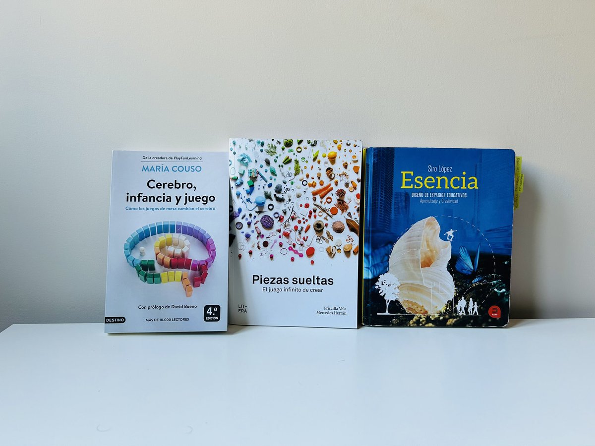 youngbilinguals's tweet photo. Books for teachers. 📖👩🏻‍🏫 Y si, yo también querría estar leyendo novelas. Pero es lo que toca al encontrarme totalmente sumergida en el proceso de oposición. Hay que innovar y estar actualizados. https://t.co/aLY9sHZwzO