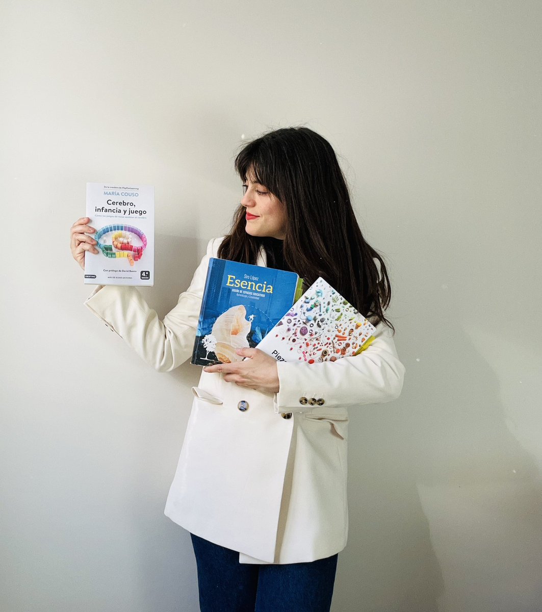 youngbilinguals's tweet photo. Books for teachers. 📖👩🏻‍🏫 Y si, yo también querría estar leyendo novelas. Pero es lo que toca al encontrarme totalmente sumergida en el proceso de oposición. Hay que innovar y estar actualizados. https://t.co/aLY9sHZwzO