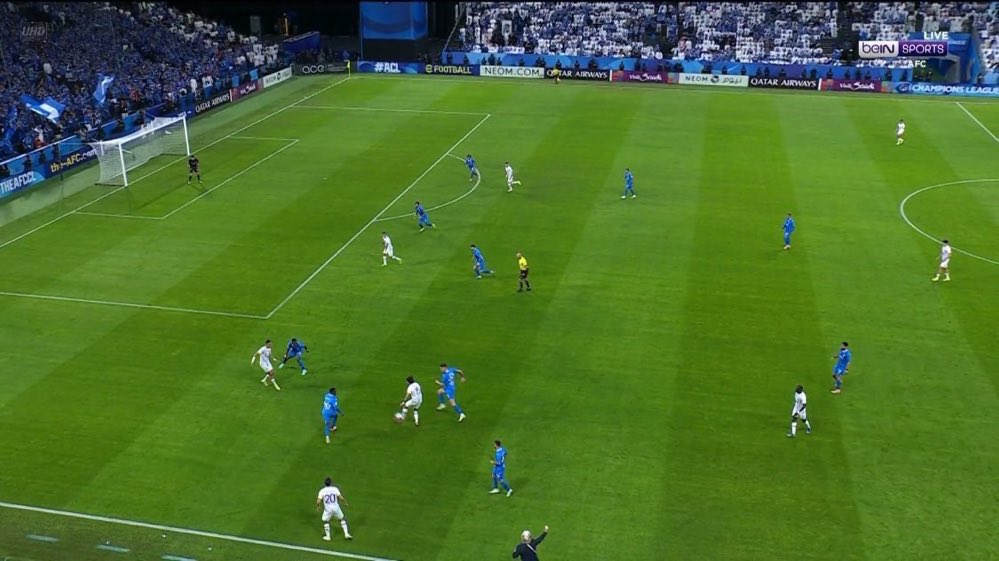 #الهلال_العين_ابطال_اسيا

الهدف فيه شبه تسلل ولا جابوا اللقطه 

!!!!!