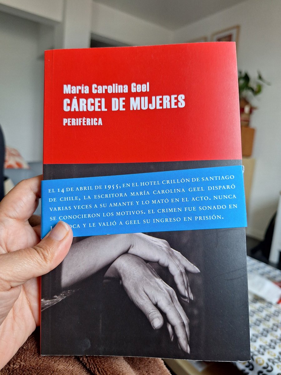 En el #DiaDelLibro2024 os recomiendo...
¡Que leáis lo que os apetezca! 
A mi el mejor NOVIO del mundo (acá @_cachuco ❤️) me ha regalado librazos! 😍
'Almudena' de mi querida @AroaMD @LumenEdit
'Cárcel de mujeres' @PerifericaEdito
'Dos o tres cosas que tengo claras' @Erratanaturae