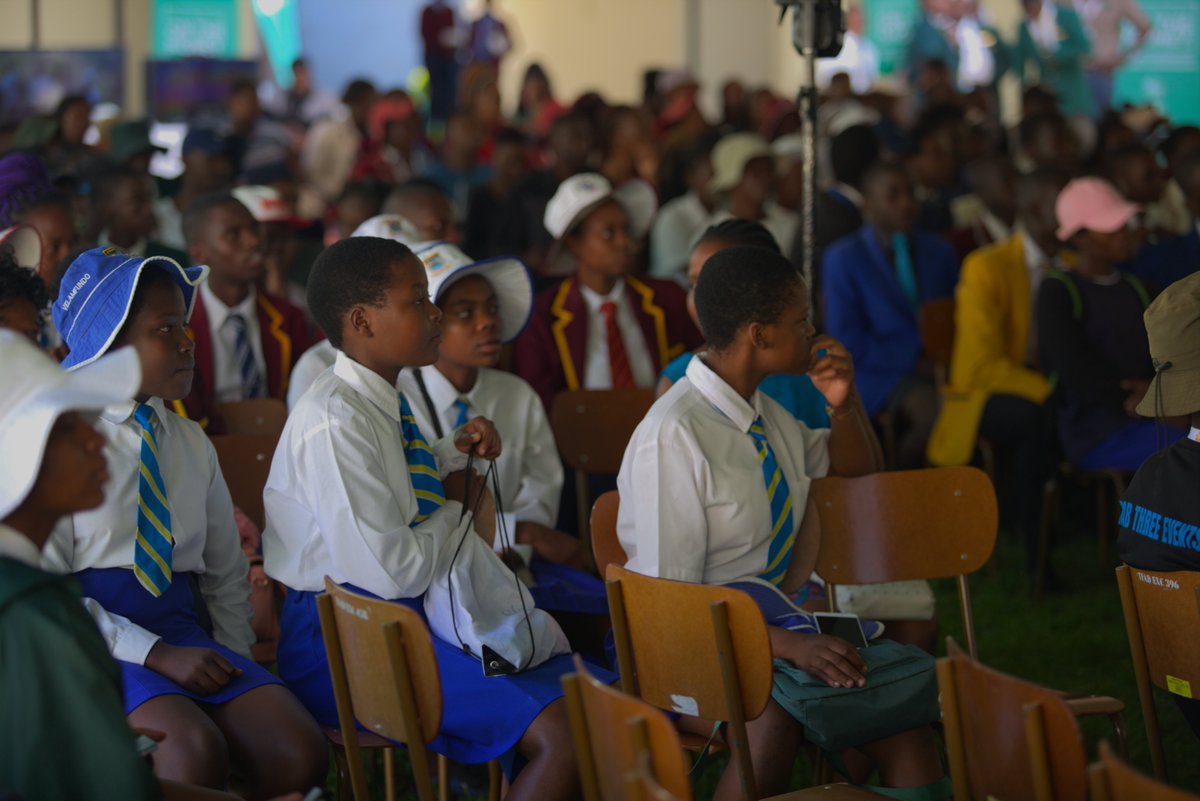ZITF1's tweet photo. Day 1 highlights include startups pitching disruptive concepts and established companies unveiling game-changing products! Day 2 loads as we thrive on innovation!
#ZITF2024 #InnovateZimbabwe #FutureIsHereZITF #ZimbabweTradeHub #ZITFShowcase #TradeFairTrends #GlobalMeetsLocal https://t.co/eAWvJJdhQE