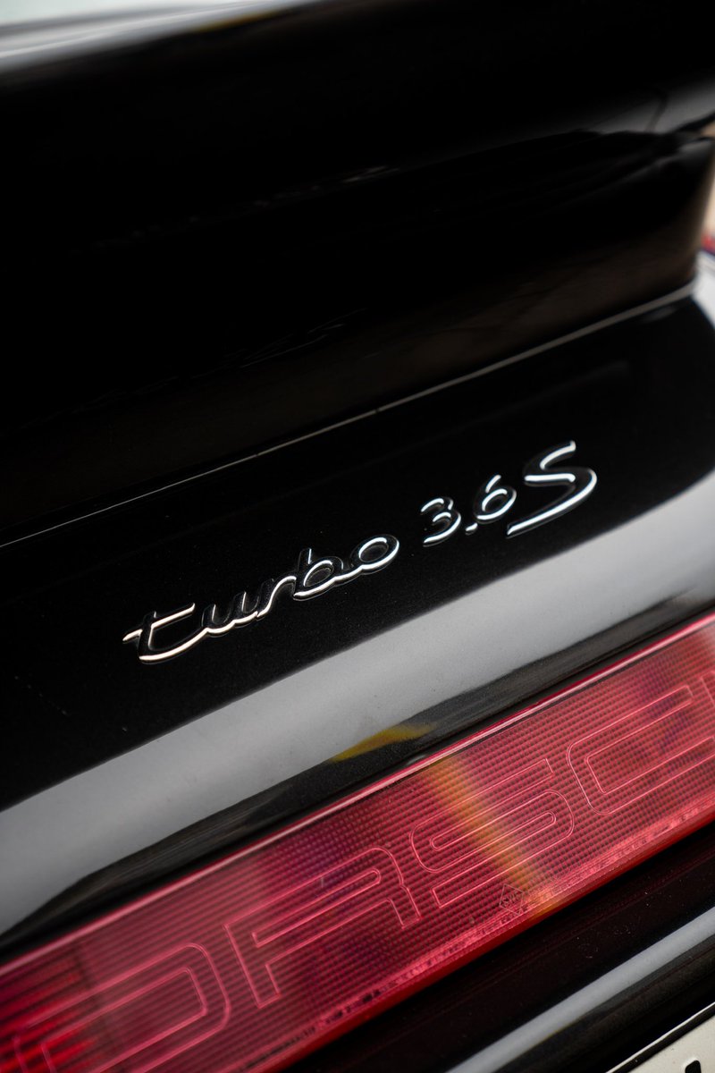 The perfect example of a 993 Turbo S?😍🔥
//
Ein perfektes Beispiel wie ein 993 Turbo S aussehen kann? 

#porsche #porsche911 #911turbos #993turbo #carphotography #classiccar