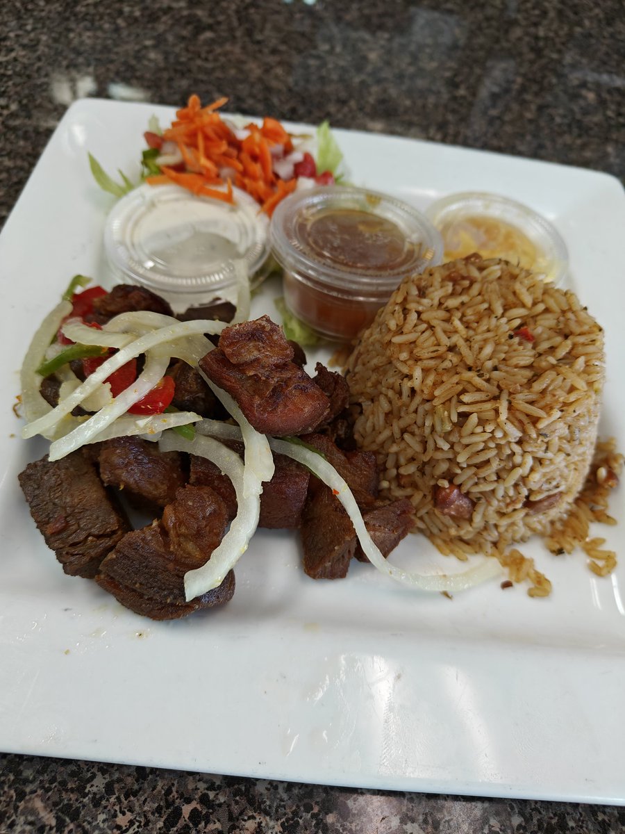 JClassicMaestro's tweet photo. Lunch at Sak Pase Restaurant today! #loveforlocalbiz #UshkeeEliteClubPartner https://t.co/SNyifWYfOC
