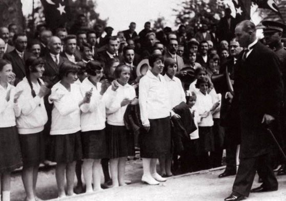 d_ozkenar's tweet photo. Ulu Önder Mustafa Kemal Atatürk’ün ülkemize ve çocuklara armağanı 
23 Nisan 
Ulusal Egemenlik ve Çocuk Bayramı 
kutlu olsun! https://t.co/DeGreqBfYD