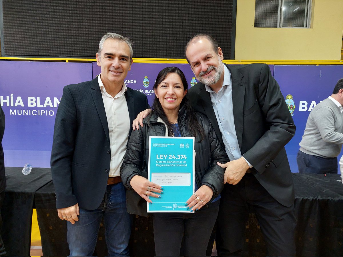 Como poner en palabras tantos sentimientos.. después de muchísimos años hoy recibimos la escritura de nuestra casa.. recordé cuando iniciamos y todo lo transcurrido y vivido hasta llegar acá, es inevitable no llorar y sentir alegría inmensa. Gracias <a href="/fsusbielles/">Federico Susbielles</a> <a href="/MunicipioBahia/">Municipio Bahía Blanca</a>