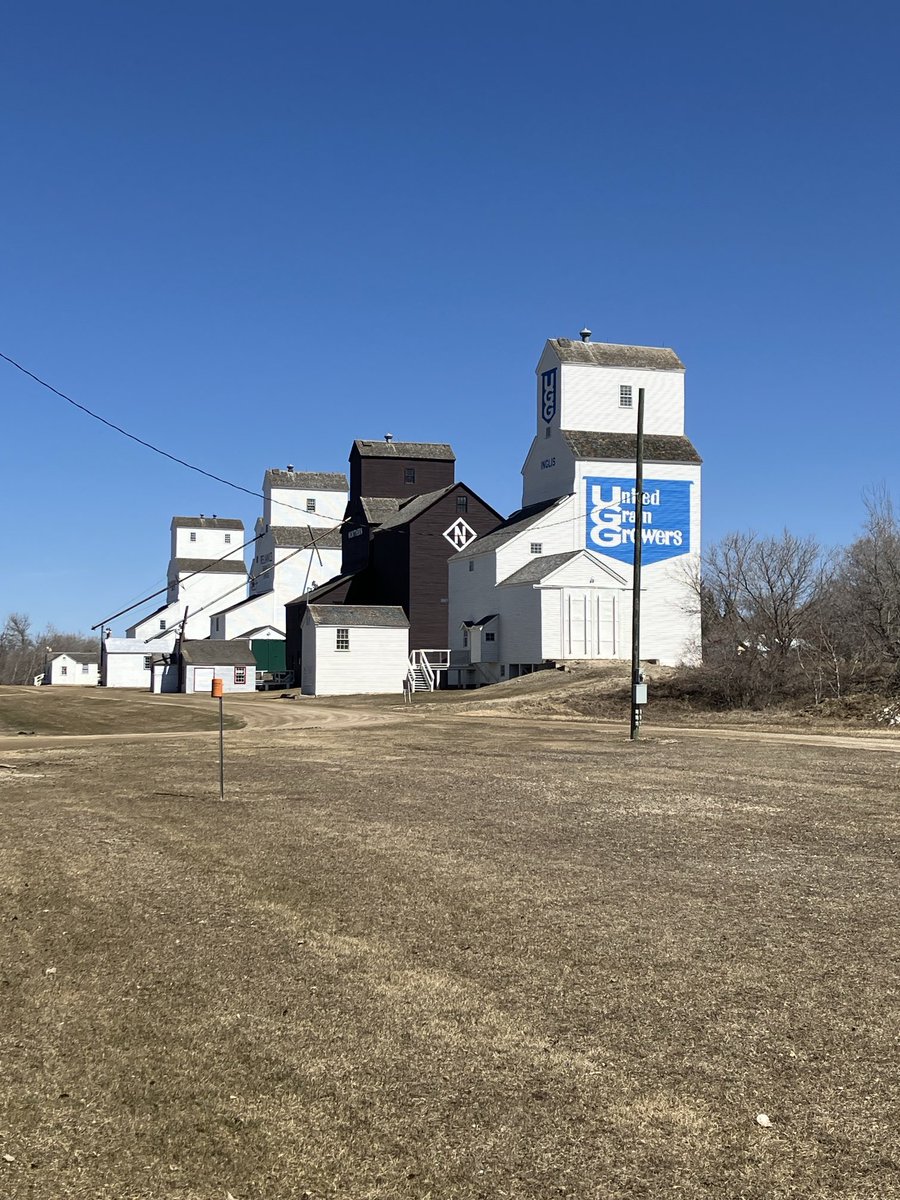 LeftFieldCR's tweet photo. Quick stop in Inglis MB on my way up to Norquay, SK. Good to see the old UGG logo again. https://t.co/RhLKFoBHy7